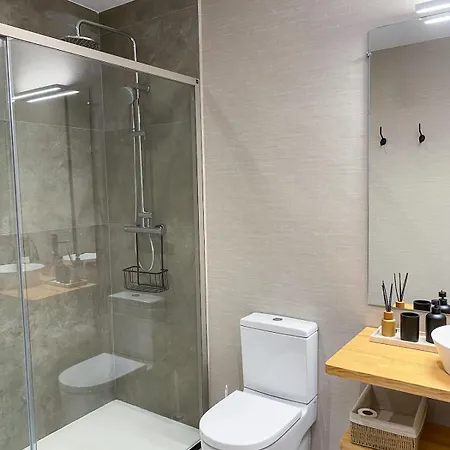 Διαμέρισμα Comfortable Modern Escape 4 Bed 2 Bath *