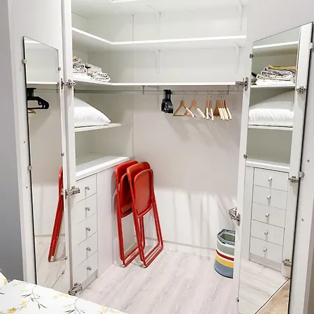 Διαμέρισμα Comfortable Modern Escape 4 Bed 2 Bath