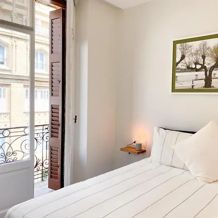 Διαμέρισμα Comfortable Modern Escape 4 Bed 2 Bath