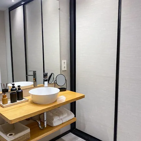 Comfortable Modern Escape 4 Bed 2 Bath 公寓