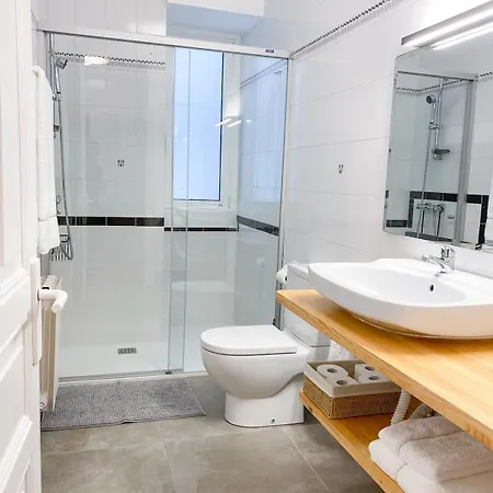 Comfortable Modern Escape 4 Bed 2 Bath 公寓 *